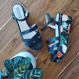 COLE HAAN Jianna Fearless Floral Platform Size 8